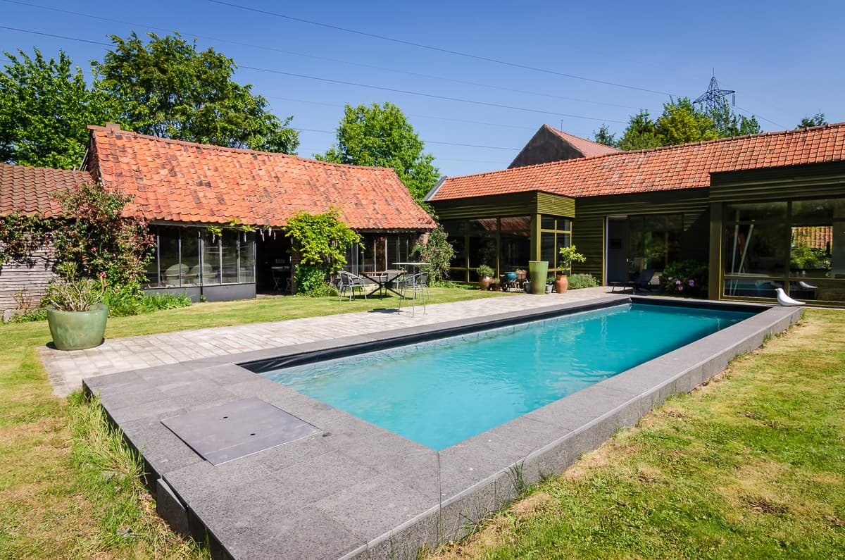 maison de campagne avec piscine extérieure